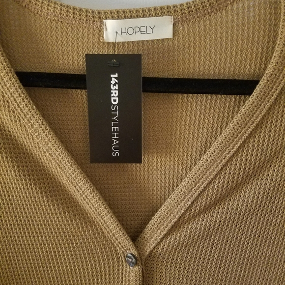 FLASH SALE🔥Button Down Waffle Knit Tunic in Camel - Picture 5 of 8